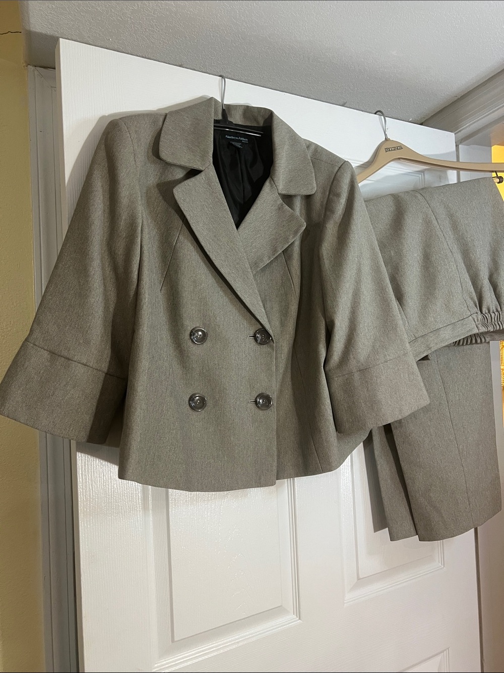 Cropped Double-Breasted Blazer in Taupe